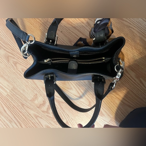 Kate Spade bag handbag— handles need glue but have been lightly glued - Picture 3 of 4